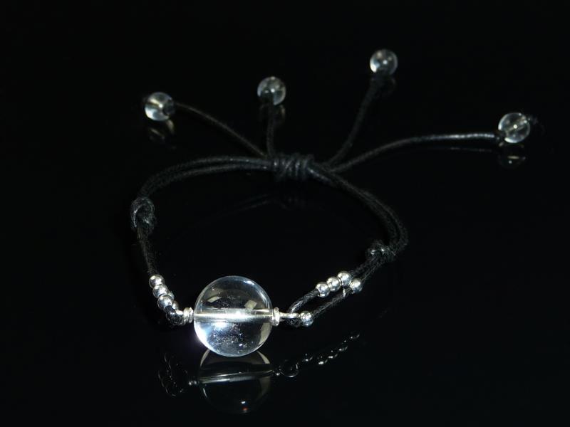 BRACELET EN CRISTAL DE ROCHE, CORDON NOIR