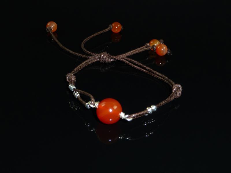 BRACELET EN CORNALINE, CORDON CHOCOLAT