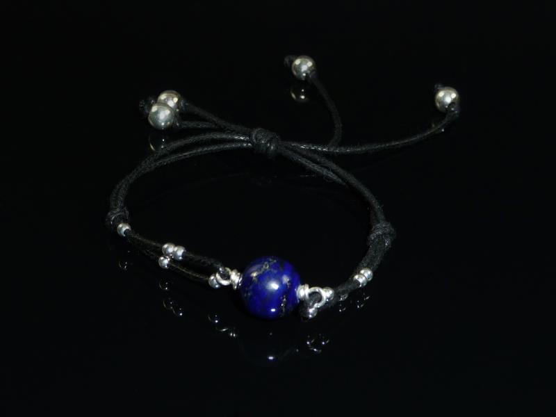 BRACELET EN LAPIS-LAZULI, CORDON NOIR