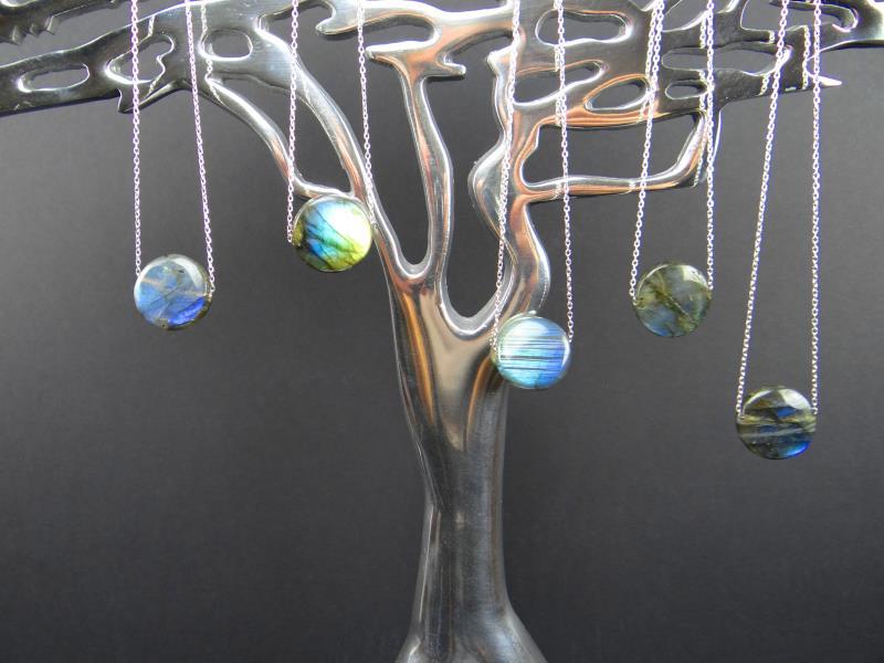 PENDENTIF ROND EN LABRADORITE