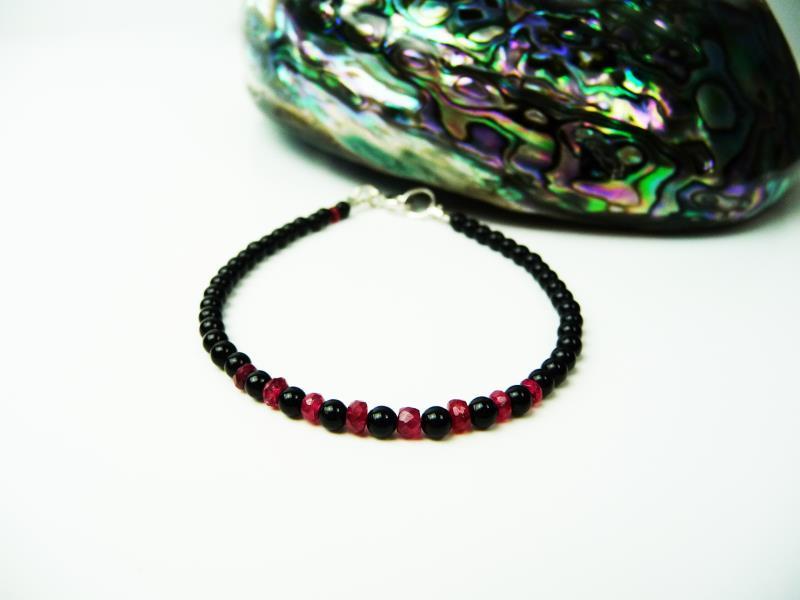 BRACELET EN ONYX et RUBIS