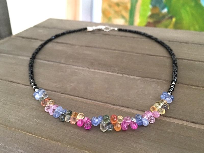 COLLIER EN SPINELLE ET SAPHIRS MULTICOLORES