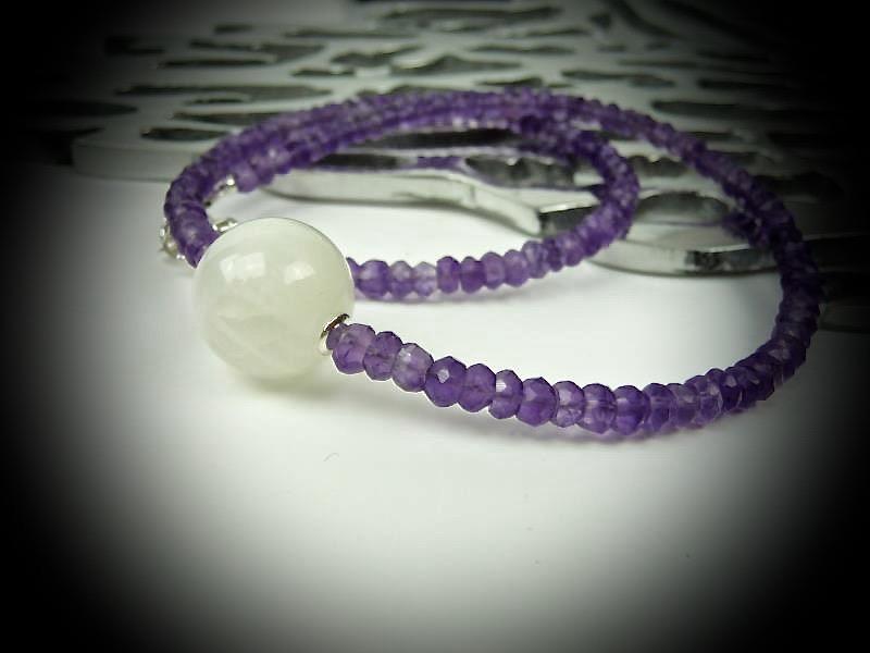 COLLIER EN AMETHYSTE ET PIERRE DE LUNE