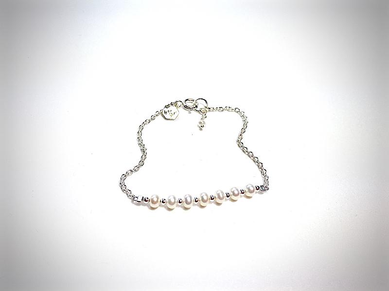 BRACELET EN PERLES ET CHAINE